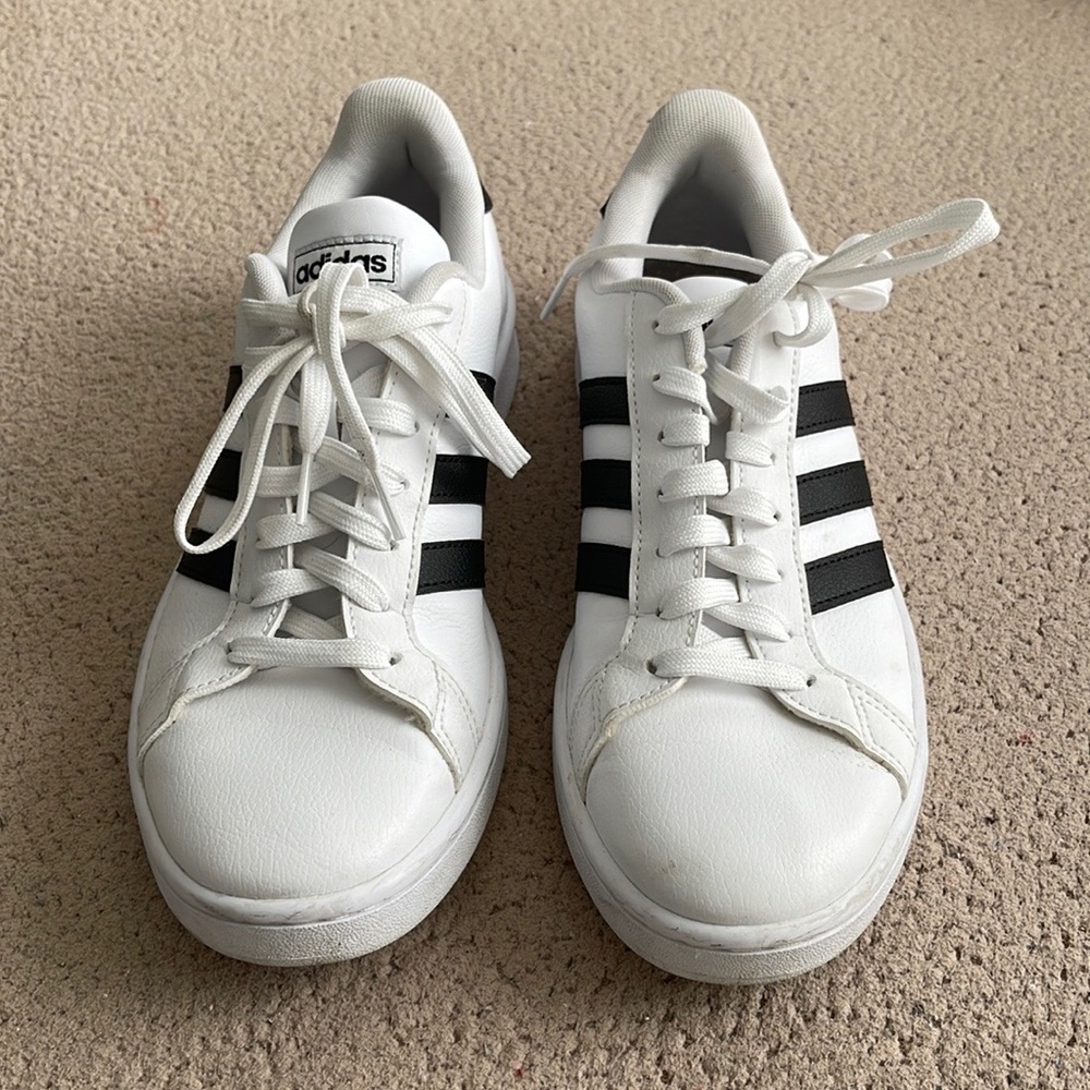 Adidas grand court shoes. Size 9